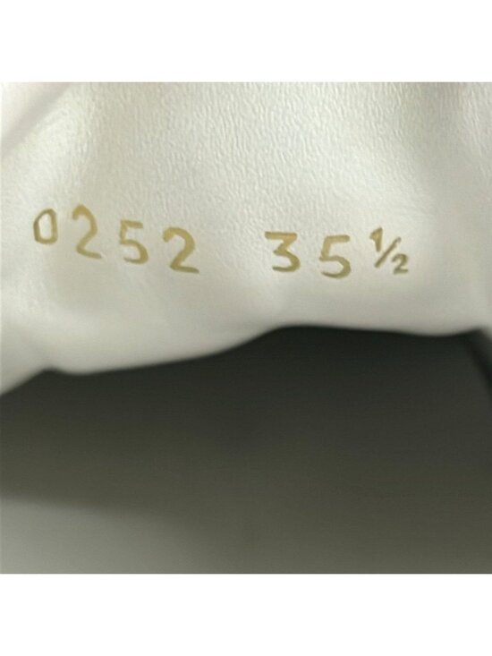 LOUIS VUITTON Time Out White Leather Sneakers Size 42 – Past  Louis Vuitton Sneakers 35.5 Time Out Line Star Print White Black Brown Monogram
